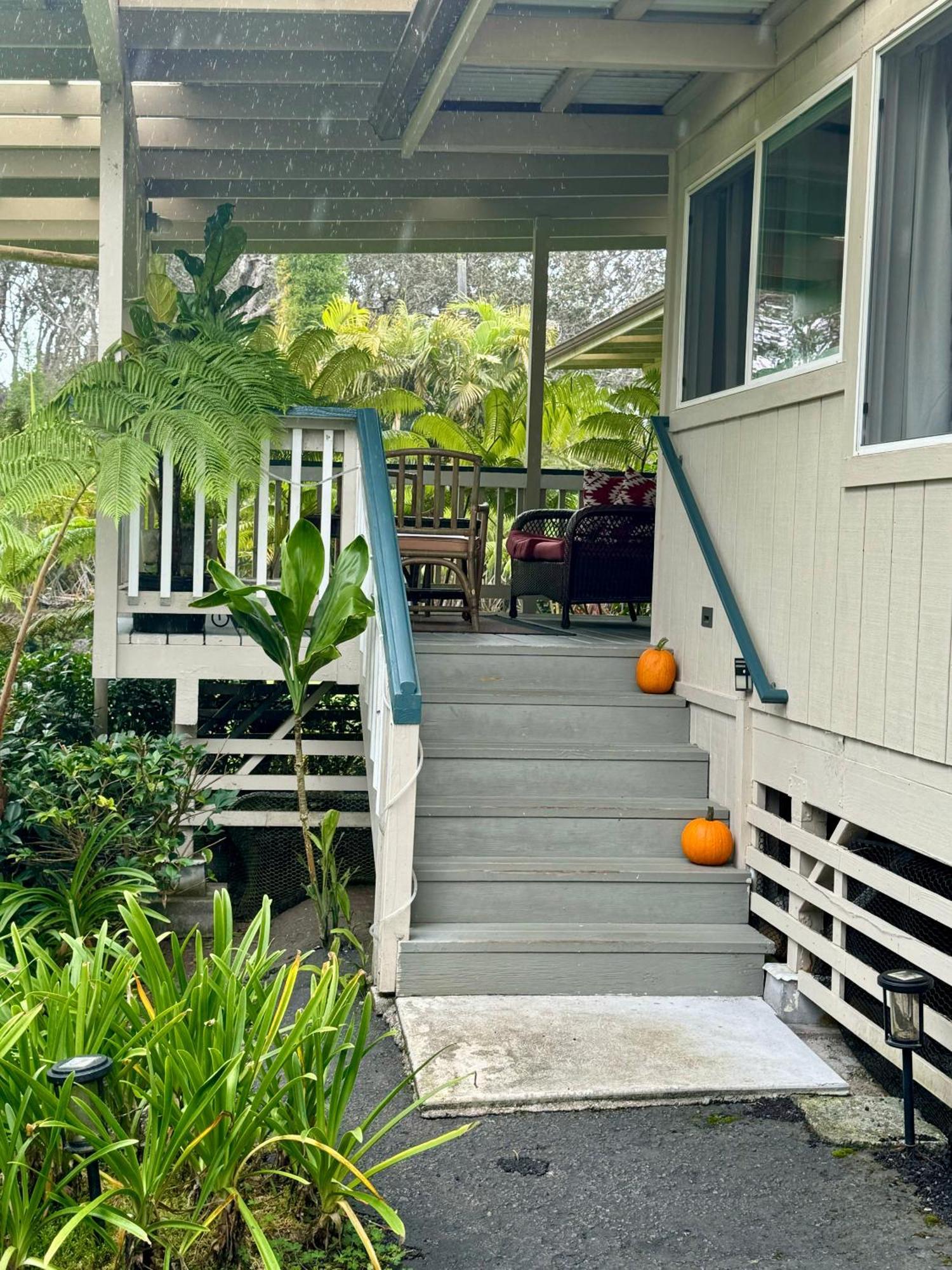 Aloha Junction Bed And Breakfast -Minutes Away From Hawaii Volcanoes National Park Exterior photo
