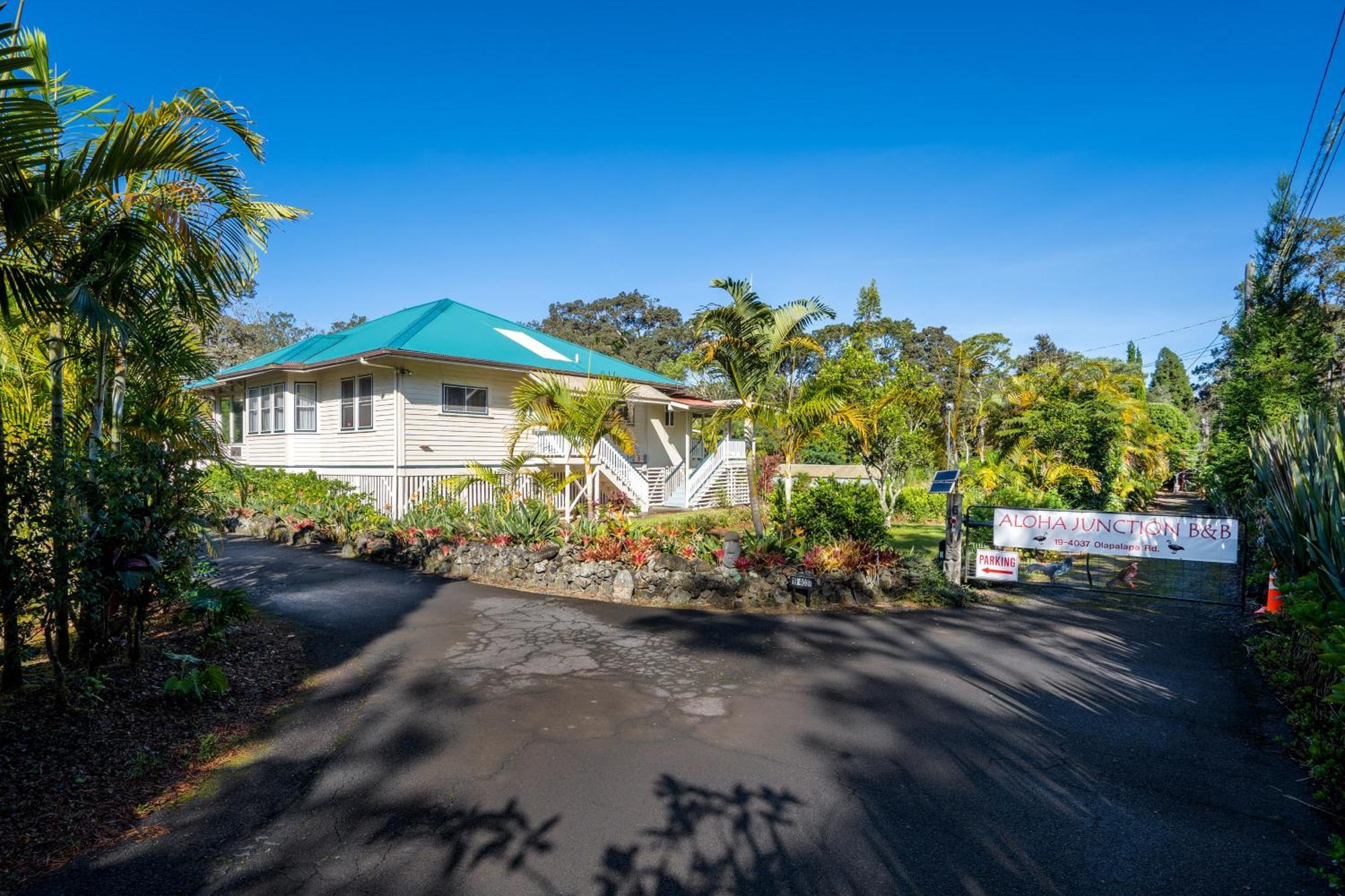 Aloha Junction Bed And Breakfast -Minutes Away From Hawaii Volcanoes National Park Exterior photo